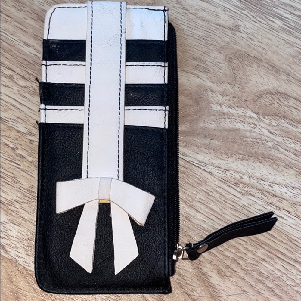 Claire’s wallet